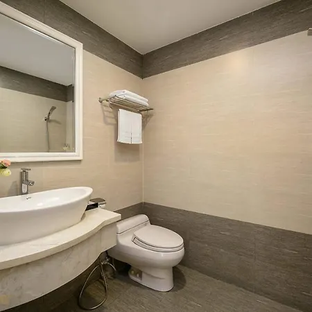 Toan Thang Hotel - 423 Ngo Gia Tu, Long Bien - By Bay Luxury Truong Lam Exterior photo